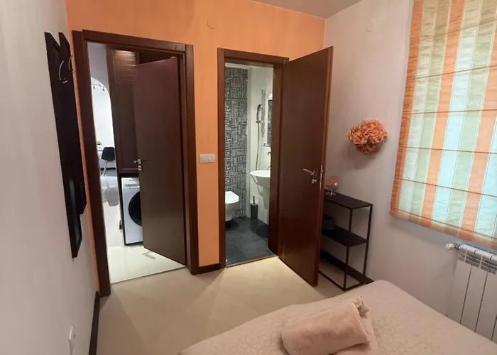 Апартамент 1 *